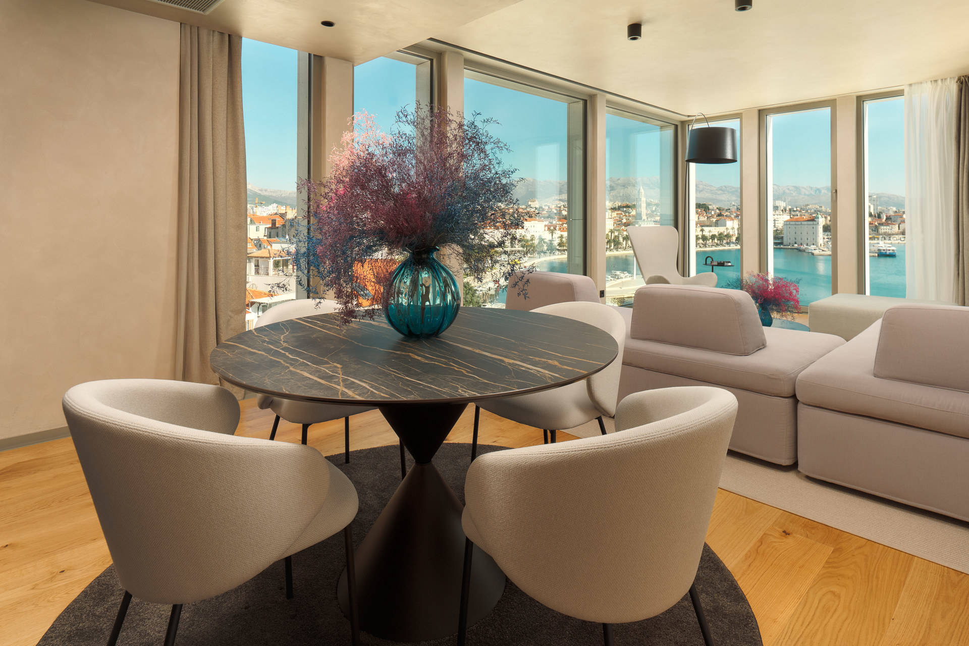 rooms-and-suit