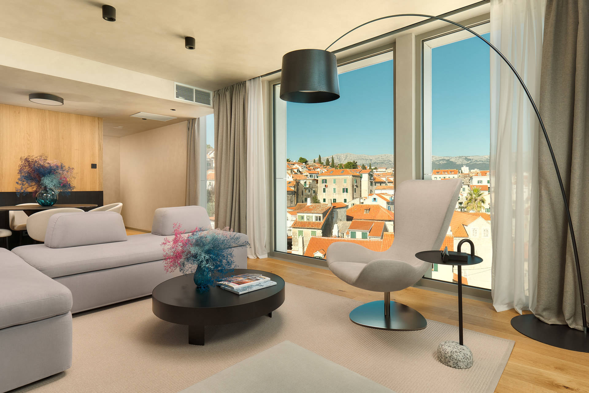 rooms-and-suit