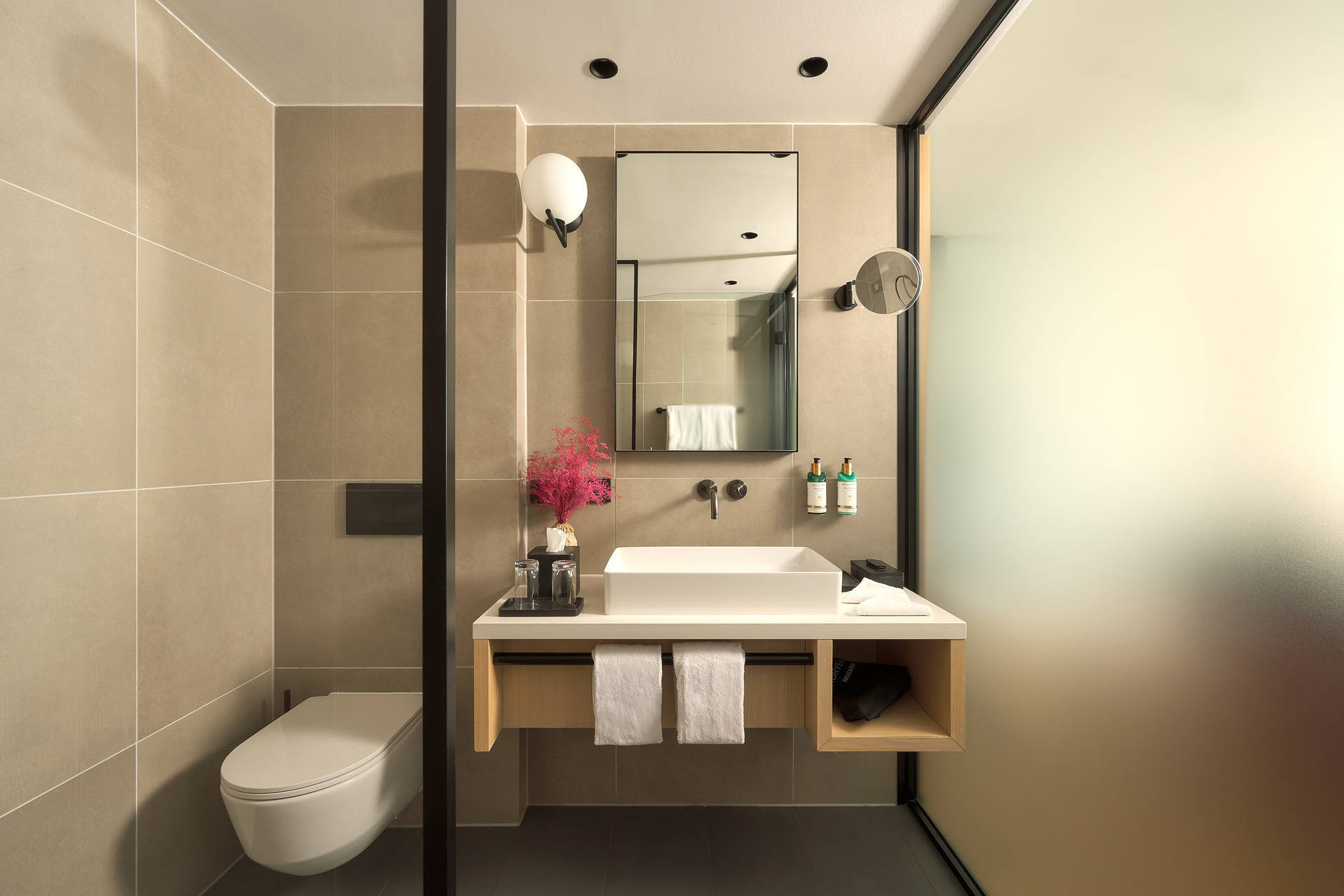 rooms-and-suit